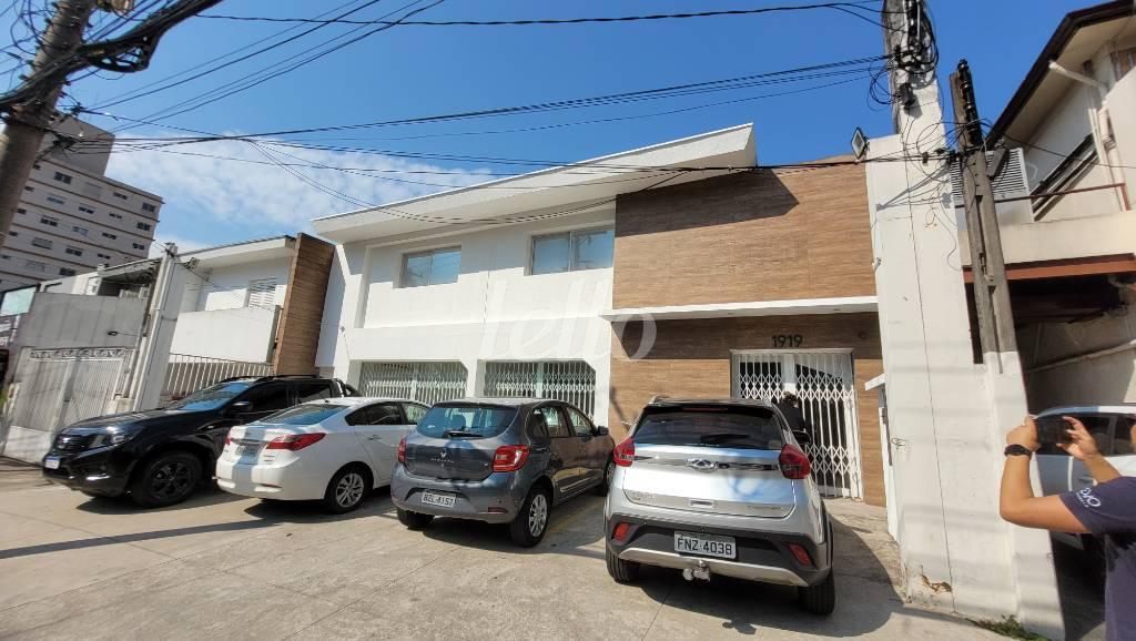 FACHADA de Casa para alugar, sobrado com 237 m², e 4 vagas em Vila Pompeia - São Paulo