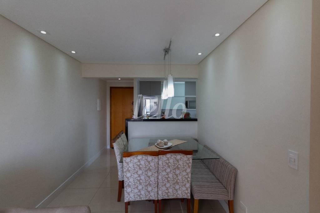 SALA DE ESTAR E JANTAR de Apartamento para alugar, Padrão com 50 m², 2 quartos e 2 vagas em Santa Maria - Santo André