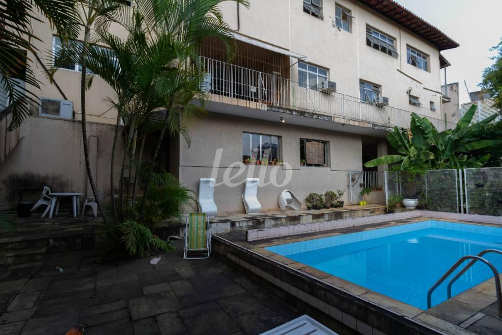 PISCINA E JARDIM FUNDOS de Casa para alugar, sobrado com 670 m², 6 quartos e 3 vagas em Cerqueira César - São Paulo