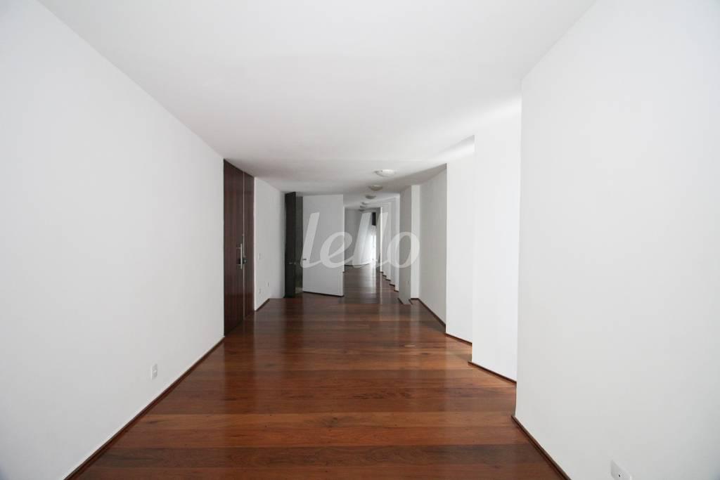 SALA de Apartamento para alugar, Padrão com 142 m², 3 quartos e 1 vaga em Cerqueira César - São Paulo