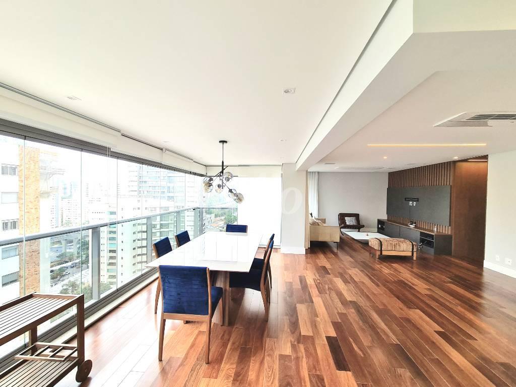 SALA de Apartamento à venda, Padrão com 192 m², 3 quartos e 4 vagas em Campo Belo - São Paulo