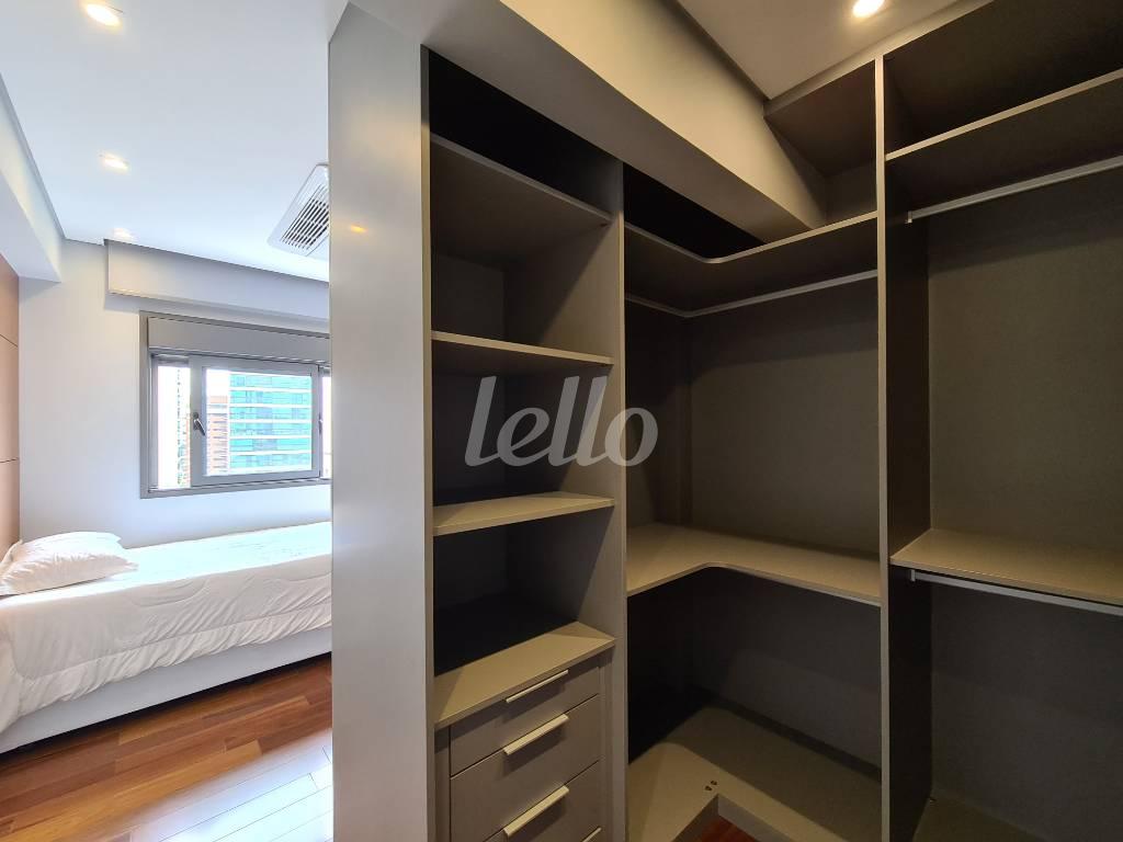 CLOSET de Apartamento à venda, Padrão com 192 m², 3 quartos e 4 vagas em Campo Belo - São Paulo