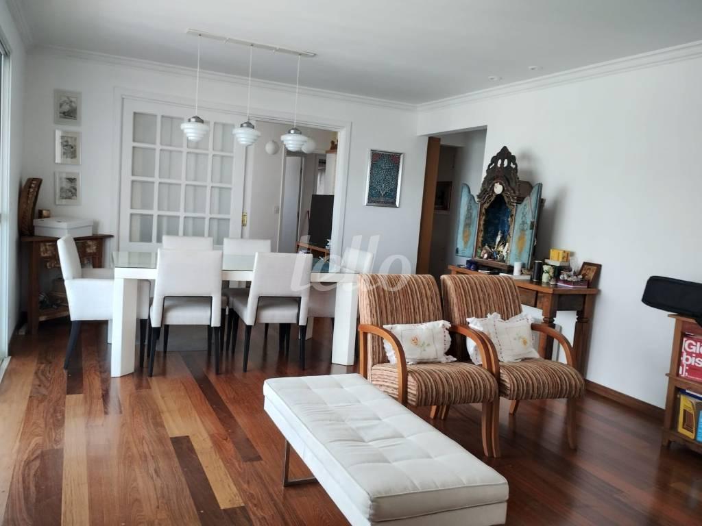 LIVING de Apartamento à venda, Padrão com 132 m², 4 quartos e 2 vagas em Parque Imperial - São Paulo