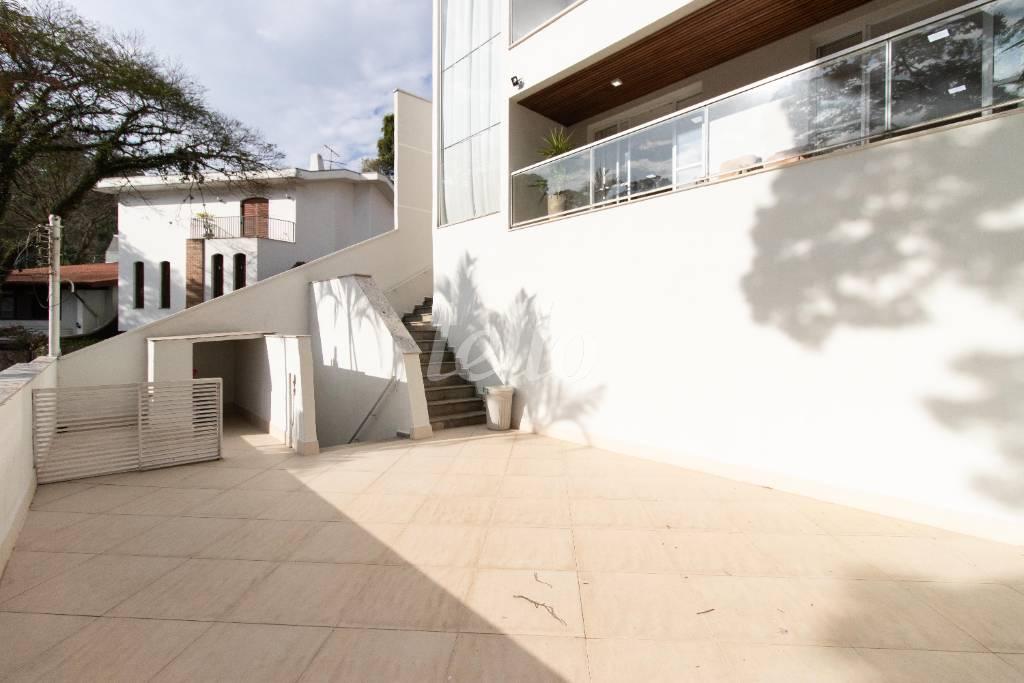 TERRAÇO de Casa à venda, sobrado com 300 m², 5 quartos e 3 vagas em Jardim Virginia Bianca - São Paulo