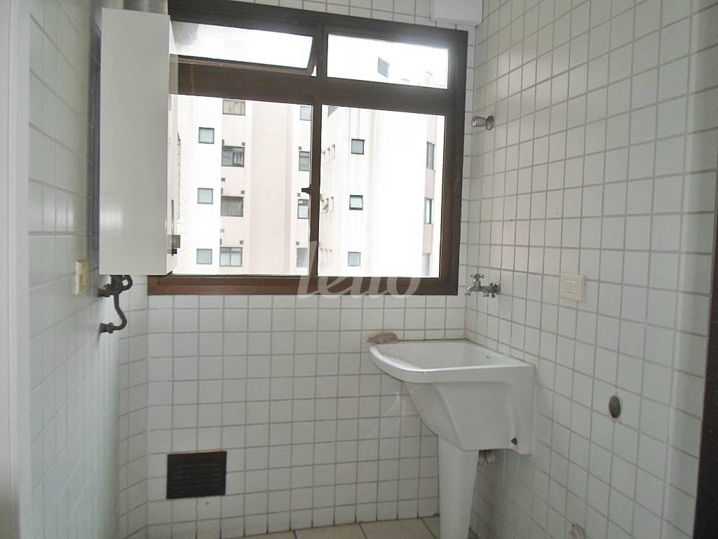 ÁREA DE SERVIÇO de Apartamento para alugar, Padrão com 119 m², 3 quartos e 3 vagas em Jardim Vila Mariana - São Paulo