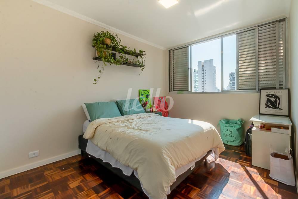 DORMITÓRIO de Apartamento à venda, Padrão com 80 m², 2 quartos e 1 vaga em Jardins - São Paulo