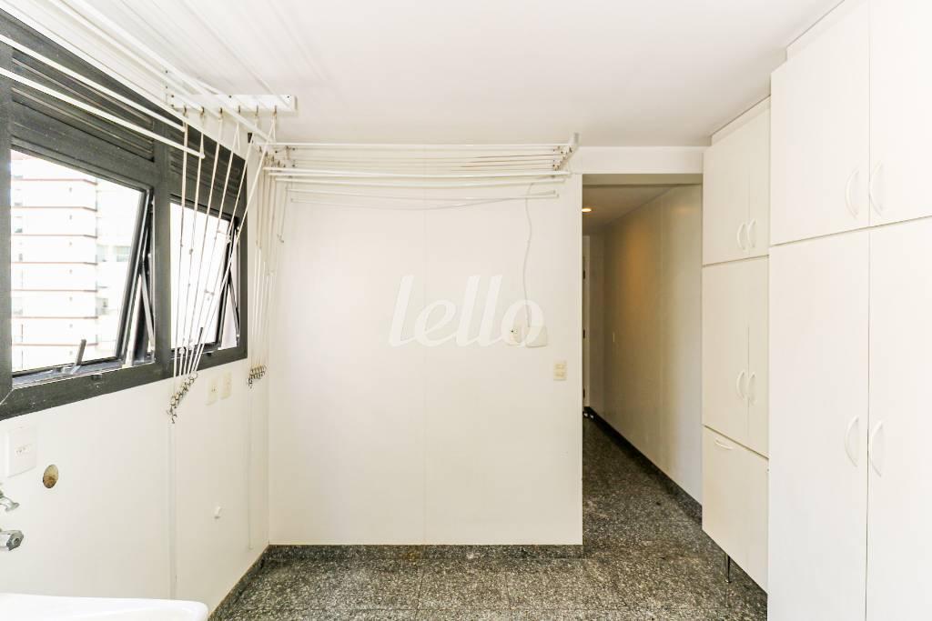 ÁREA DE SERVIÇO de Apartamento para alugar, Padrão com 230 m², 3 quartos e 3 vagas em Brooklin Paulista - São Paulo