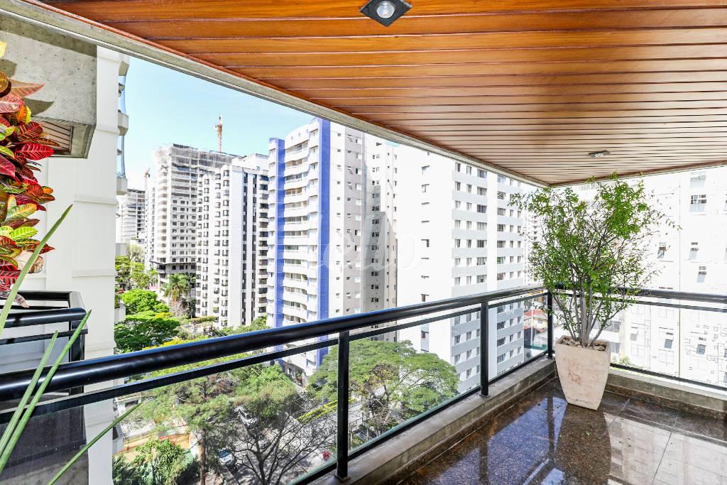 VARANDA de Apartamento para alugar, Padrão com 230 m², 3 quartos e 3 vagas em Brooklin Paulista - São Paulo