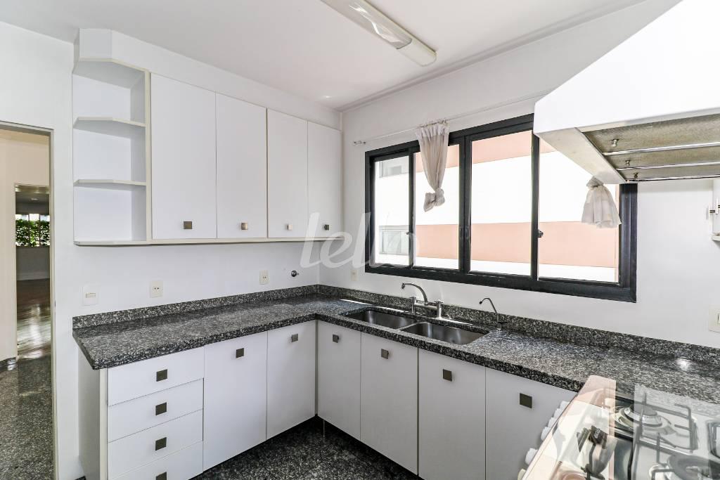 COZINHA de Apartamento para alugar, Padrão com 230 m², 3 quartos e 3 vagas em Brooklin Paulista - São Paulo