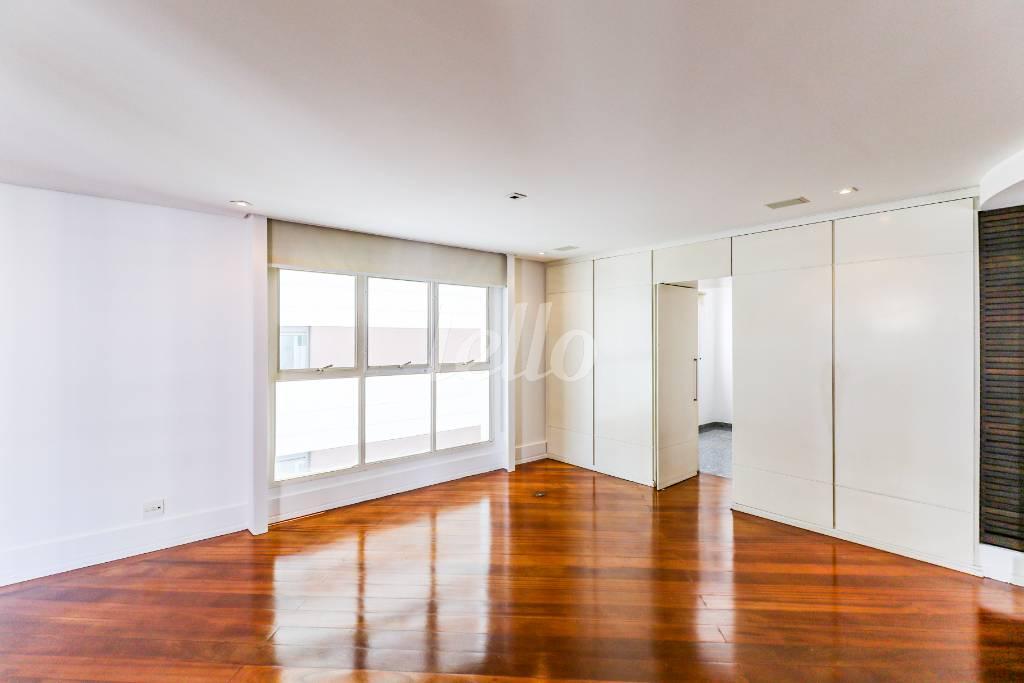 SALA de Apartamento para alugar, Padrão com 230 m², 3 quartos e 3 vagas em Brooklin Paulista - São Paulo