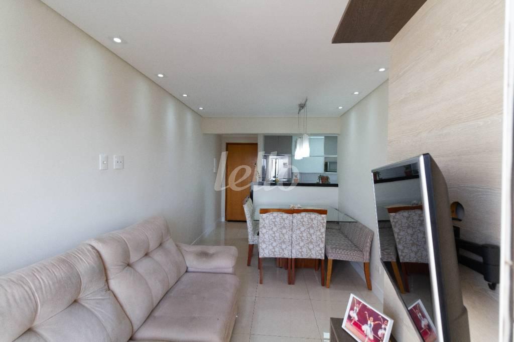 SALA DE ESTAR E JANTAR de Apartamento para alugar, Padrão com 50 m², 2 quartos e 2 vagas em Santa Maria - Santo André
