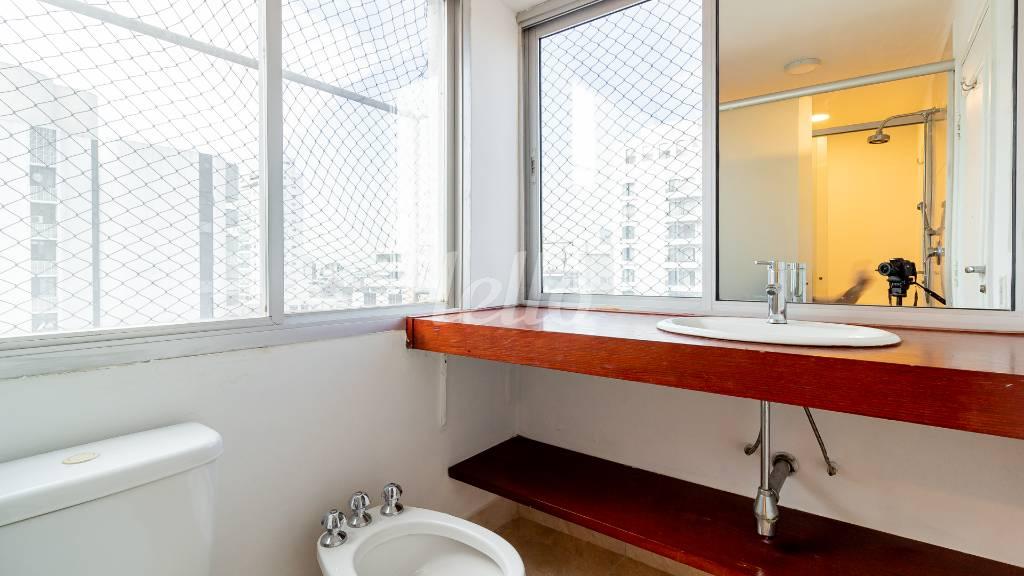 BANHEIRO SUITE 3 de Apartamento para alugar, Duplex com 96 m², 4 quartos e 3 vagas em Consolação - São Paulo