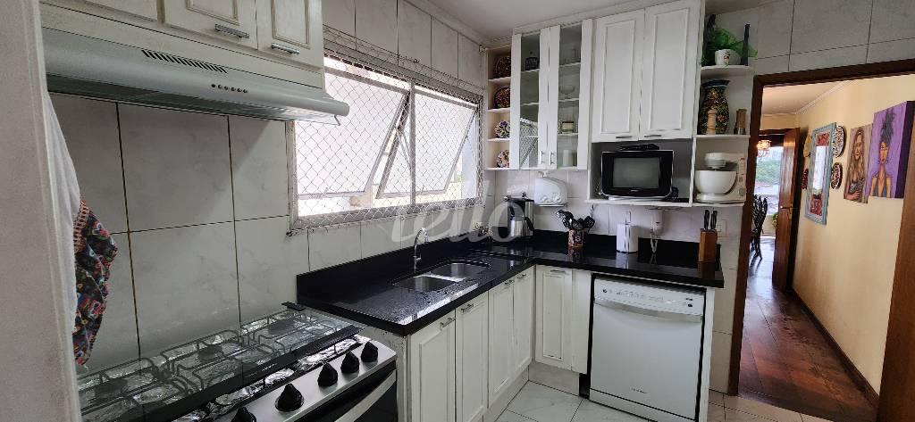 COZINHA de Apartamento à venda, Padrão com 204 m², 4 quartos e 4 vagas em Indianópolis - São Paulo