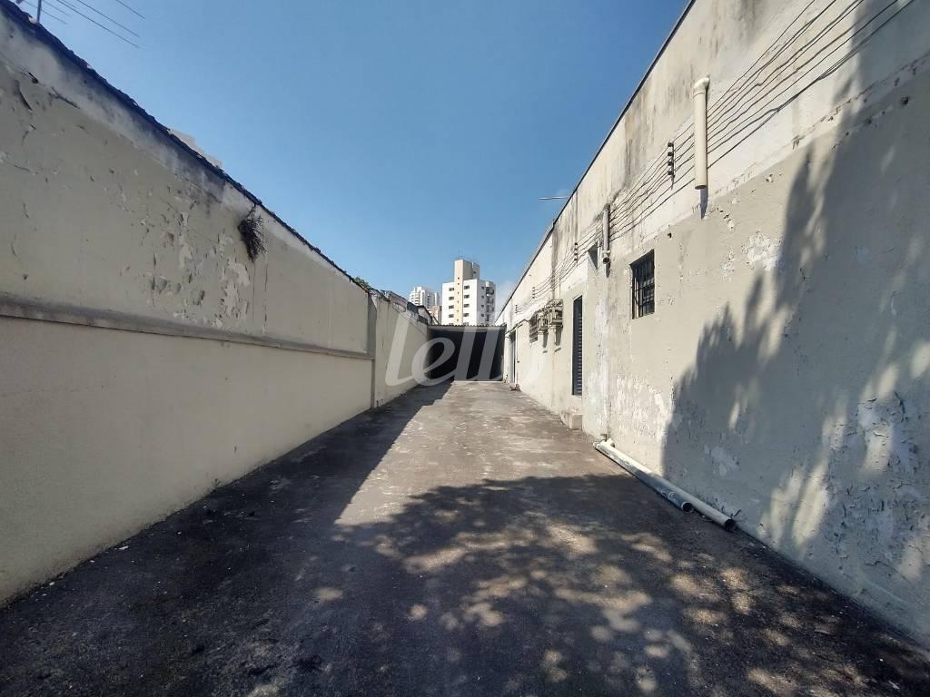 ÁREA EXTERNA OU PÁTIO de Galpão/Armazém para alugar, Padrão com 507 m², e em Vila Bertioga - São Paulo