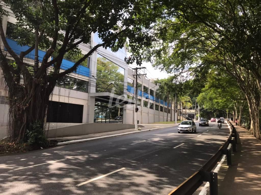 FACHADA de Prédio Comercial para alugar, Monousuário com 3983 m², e em Casa Verde - São Paulo