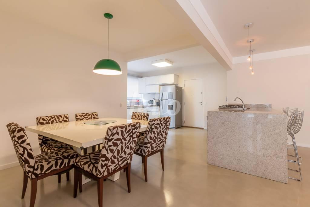 LIVING de Apartamento à venda, Padrão com 176 m², 3 quartos e 1 vaga em Jardins - São Paulo
