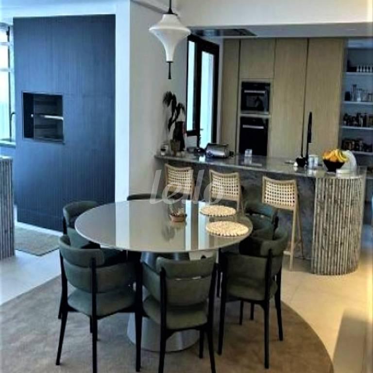 LIVING de Apartamento à venda, Padrão com 136 m², 3 quartos e 2 vagas em Brooklin Novo - São Paulo