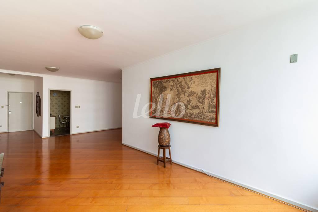 SALA de Apartamento à venda, Padrão com 174 m², 3 quartos e 1 vaga em Santa Cecília - São Paulo