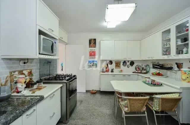 COZINHA de Apartamento à venda, Padrão com 150 m², 3 quartos e 2 vagas em Jardim Paulista - São Paulo