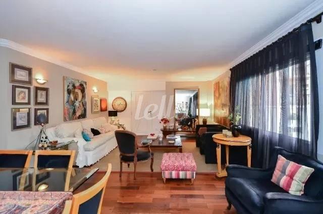 LIVING de Apartamento à venda, Padrão com 150 m², 3 quartos e 2 vagas em Jardim Paulista - São Paulo