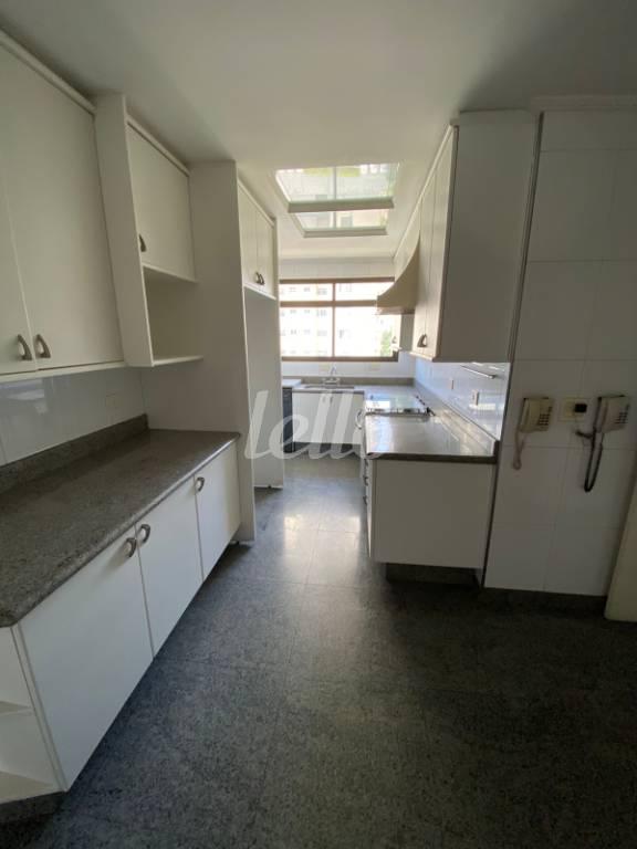 COZINHA de Apartamento à venda, Padrão com 175 m², 4 quartos e 3 vagas em Vila Gomes Cardim - São Paulo