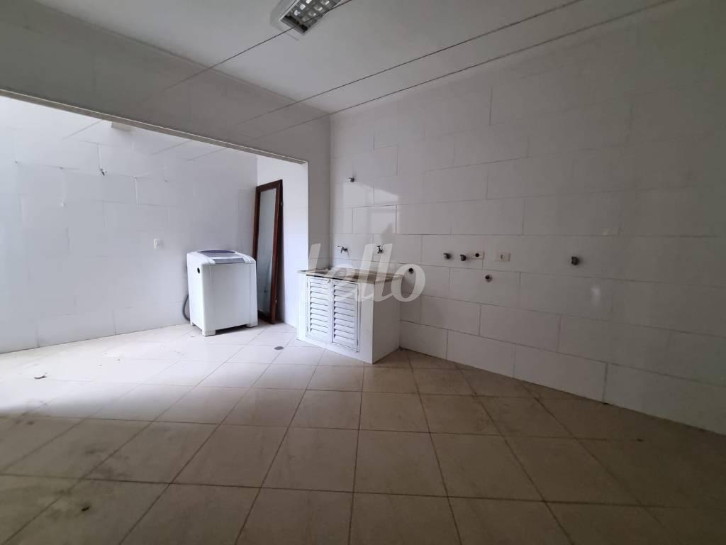 28 de Casa à venda, sobrado com 326 m², 4 quartos e 2 vagas em Vila Caminho do Mar - São Bernardo do Campo