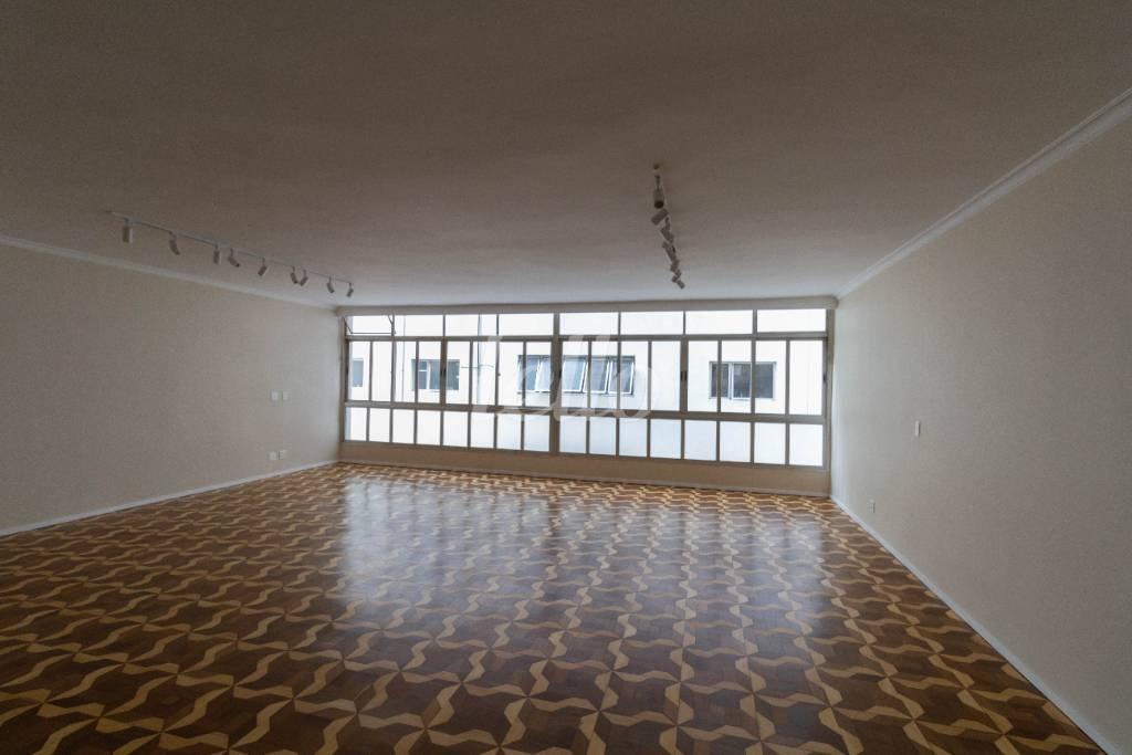SALA de Apartamento à venda, Padrão com 240 m², 3 quartos e 2 vagas em Jardim Paulista - São Paulo