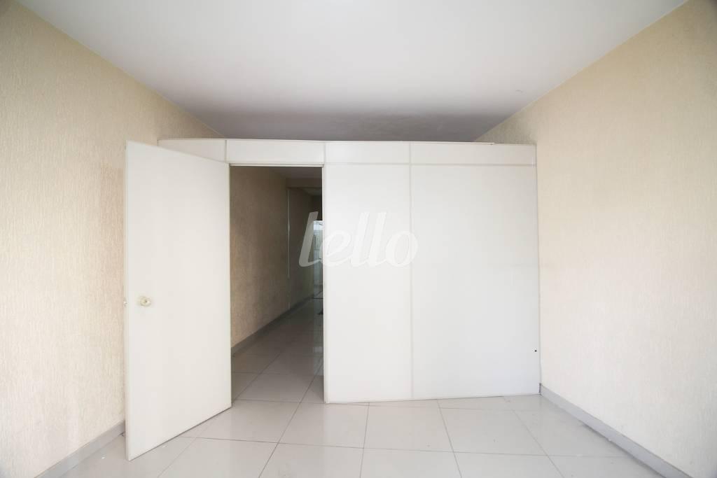 DORMITÓRIO de Apartamento para alugar, Padrão com 50 m², 1 quarto e 3 vagas em Centro - São Paulo
