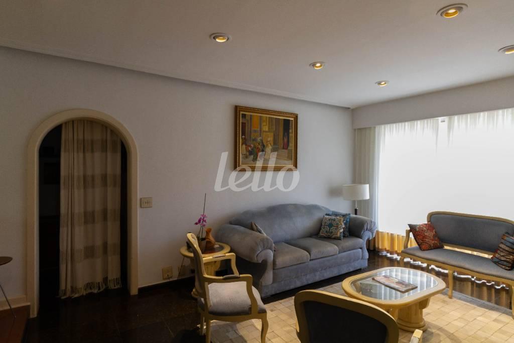 SALA DE ESTAR de Apartamento para alugar, Padrão com 179 m², 2 quartos e 1 vaga em Bela Vista - São Paulo