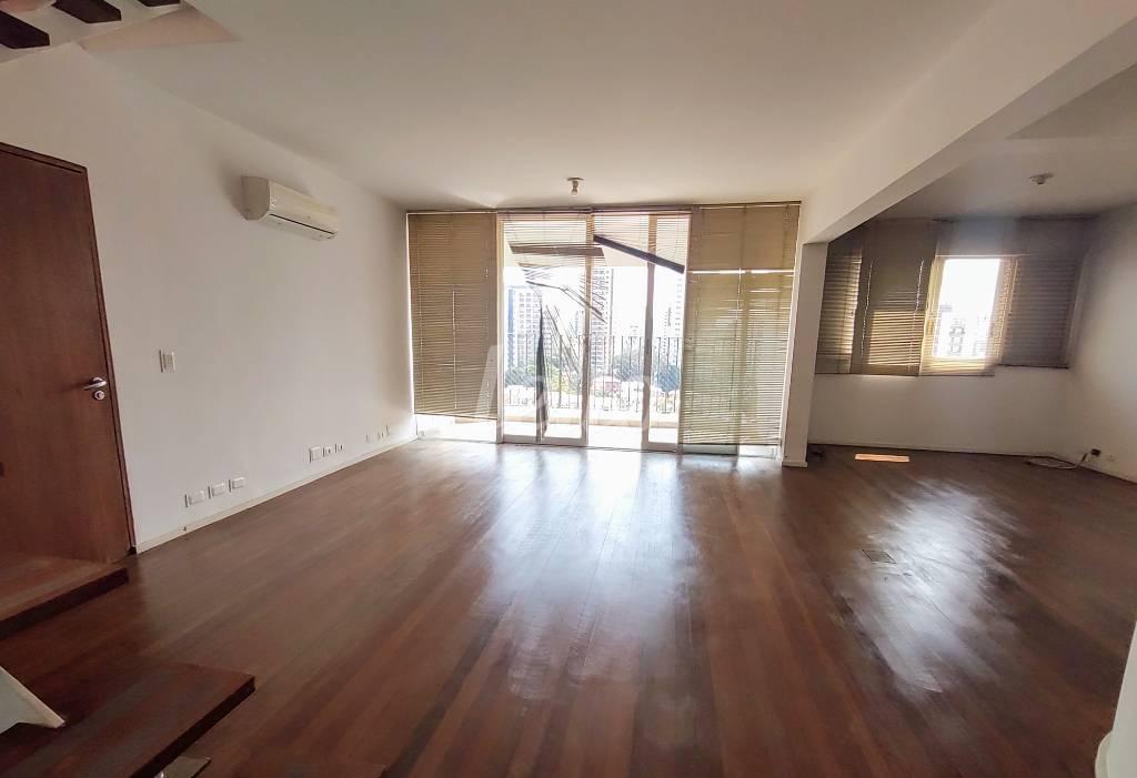 SALA de Apartamento à venda, cobertura - Padrão com 236 m², 3 quartos e 3 vagas em Perdizes - São Paulo