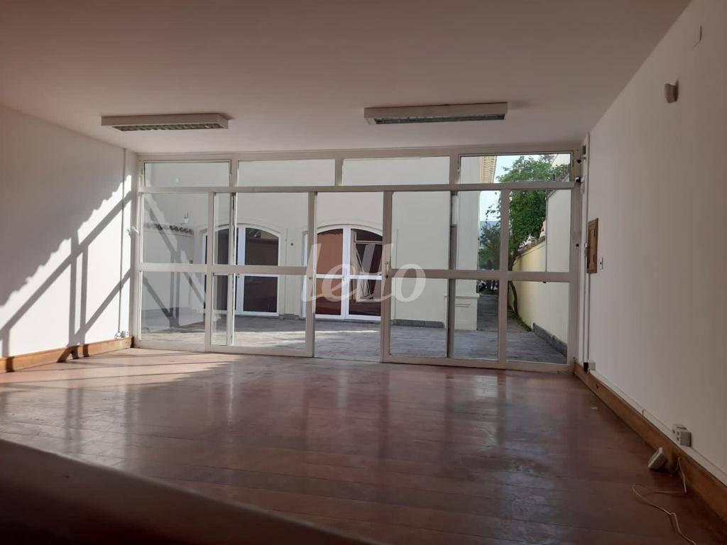 EDÍCULA de Casa para alugar, sobrado com 200 m², e 12 vagas em Indianópolis - São Paulo