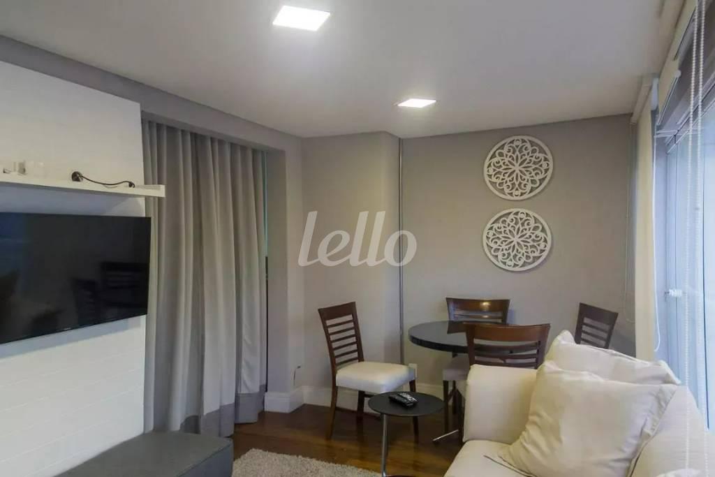 SALA de Apartamento para alugar, Padrão com 54 m², 1 quarto e 1 vaga em Itaim Bibi - São Paulo