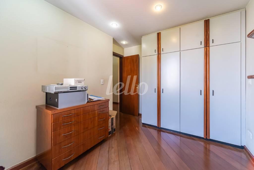 QUARTO 3 de Apartamento à venda, Duplex com 275 m², 4 quartos e 3 vagas em Santo Antônio - São Caetano do Sul