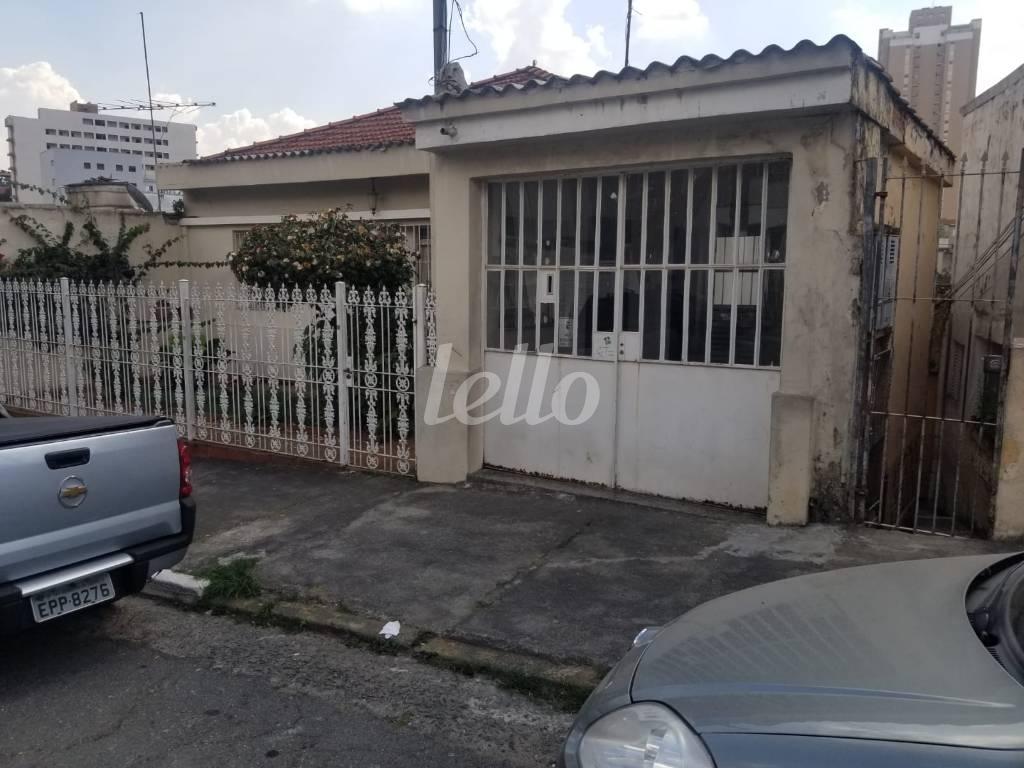 FRENTE COM 2 IMÓVEIS de Casa à venda, em condomínio - térrea com 400 m², 8 quartos e 3 vagas em Vila Bertioga - São Paulo