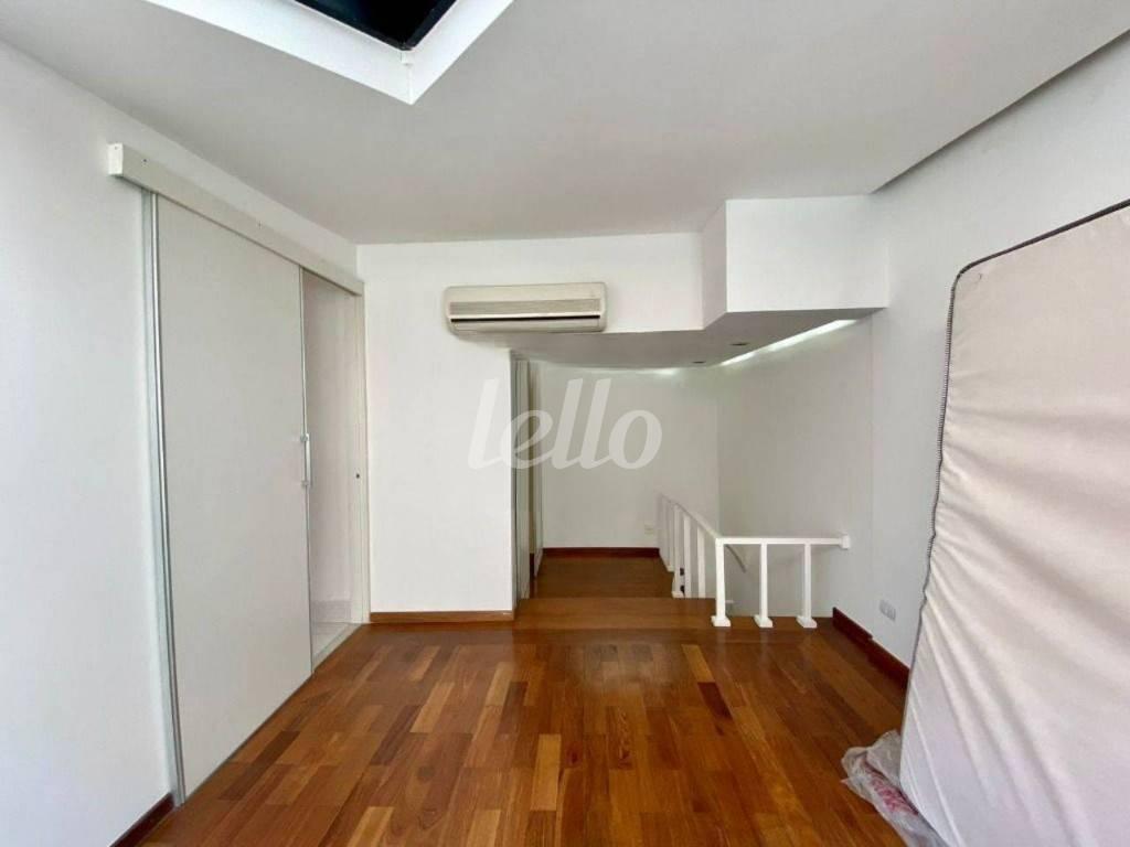 DORMITÓRIO de Apartamento para alugar, Duplex com 99 m², 3 quartos e 2 vagas em Itaim Bibi - São Paulo