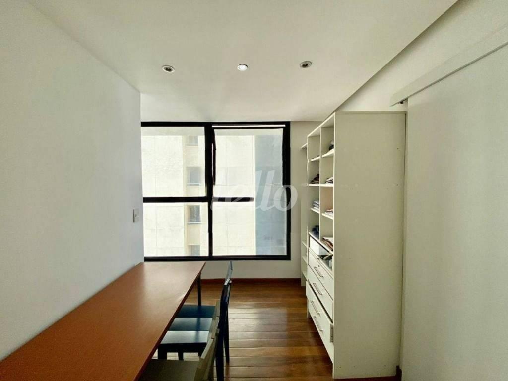 DORMITÓRIO de Apartamento para alugar, Duplex com 99 m², 3 quartos e 2 vagas em Itaim Bibi - São Paulo