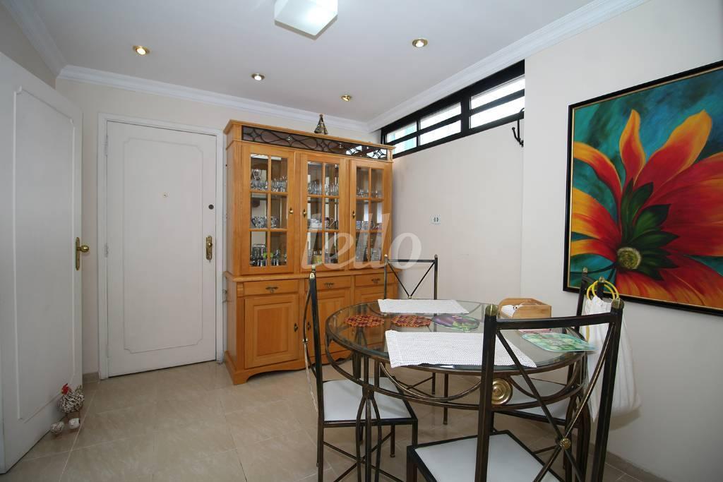 SALA de Apartamento para alugar, Padrão com 200 m², 3 quartos e 2 vagas em Cerqueira César - São Paulo