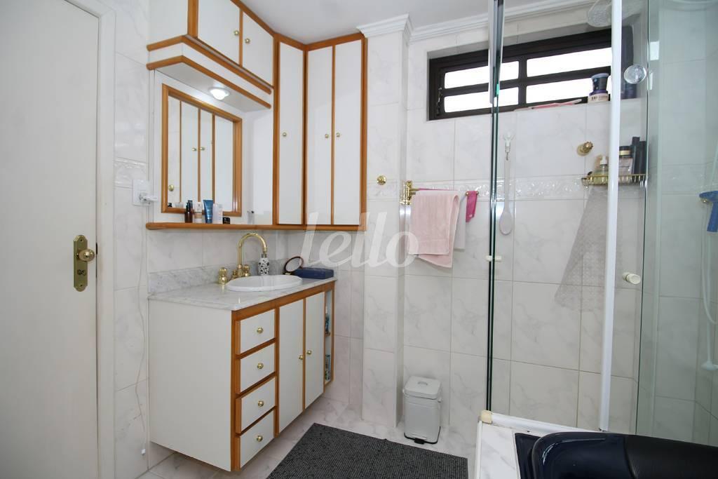 BANHEIRO DA SUÍTE de Apartamento para alugar, Padrão com 200 m², 3 quartos e 2 vagas em Cerqueira César - São Paulo