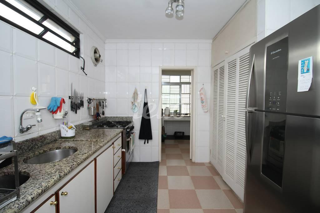 COZINHA de Apartamento para alugar, Padrão com 200 m², 3 quartos e 2 vagas em Cerqueira César - São Paulo