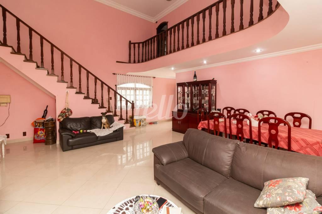 SALA de Casa à venda, sobrado com 500 m², 4 quartos e 5 vagas em Vila Carrão - São Paulo