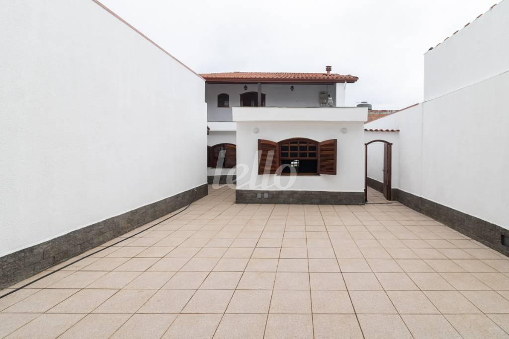 QUINTAL de Casa à venda, sobrado com 500 m², 4 quartos e 5 vagas em Vila Carrão - São Paulo