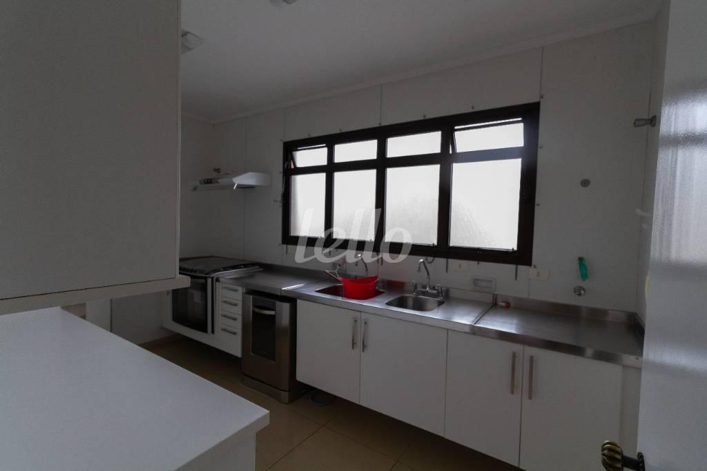 COZINHA de Apartamento para alugar, Padrão com 280 m², 4 quartos e 3 vagas em Jardim Paulista - São Paulo