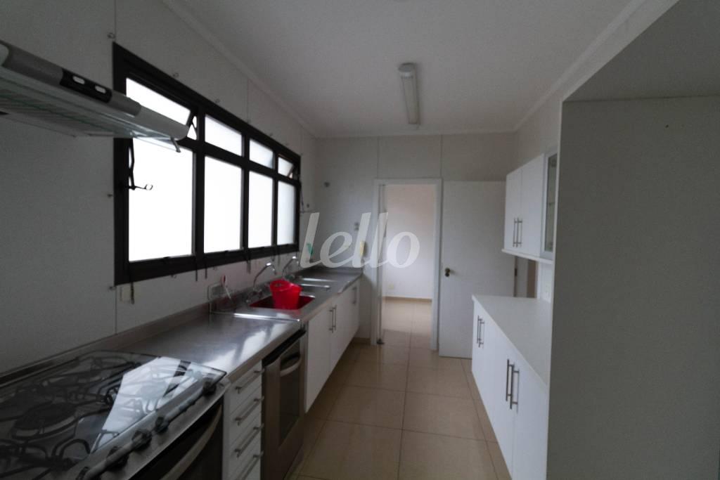 COZINHA de Apartamento para alugar, Padrão com 280 m², 4 quartos e 3 vagas em Jardim Paulista - São Paulo