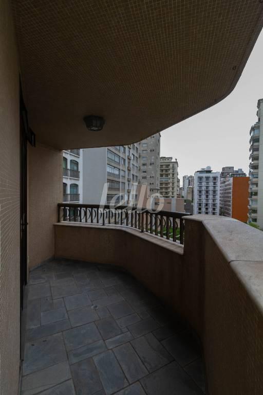 SACADA DA SALA de Apartamento para alugar, Padrão com 280 m², 4 quartos e 3 vagas em Jardim Paulista - São Paulo