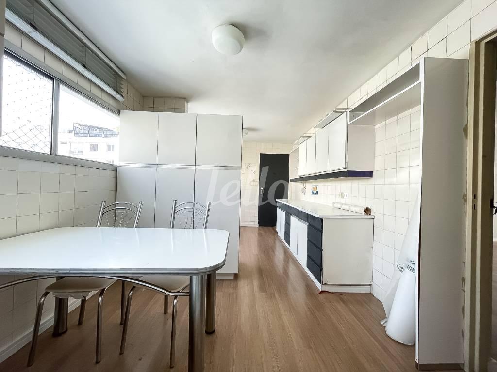 COZINHA de Apartamento à venda, cobertura - Padrão com 260 m², 4 quartos e 2 vagas em Jardim Paulista - São Paulo