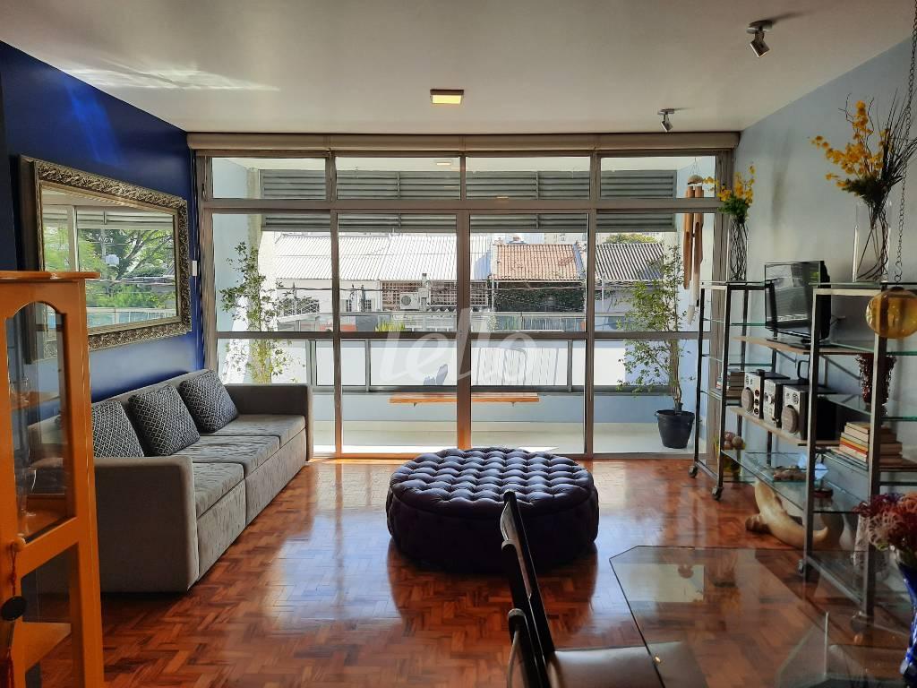 SALA de Apartamento à venda, Padrão com 115 m², 2 quartos e 1 vaga em Pinheiros - São Paulo
