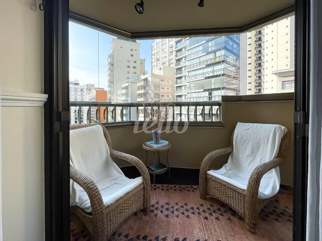 VARANDA de Apartamento à venda, Padrão com 292 m², 4 quartos e 3 vagas em Jardim Paulista - São Paulo