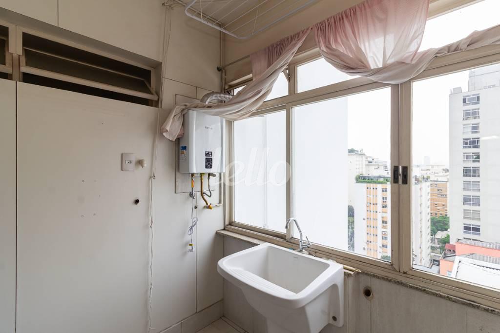 AREA DE SERVIÇO de Apartamento para alugar, Padrão com 130 m², 3 quartos e 1 vaga em Cerqueira César - São Paulo
