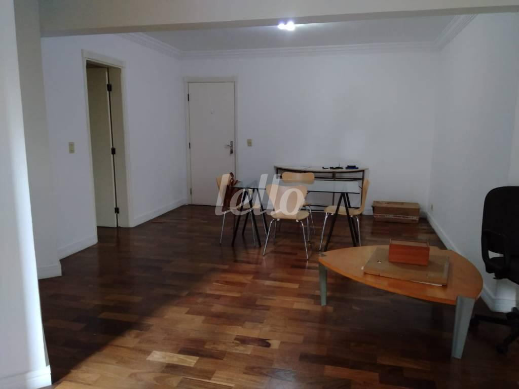 SALA de Apartamento à venda, Padrão com 85 m², 2 quartos e 1 vaga em Vila Olímpia - São Paulo