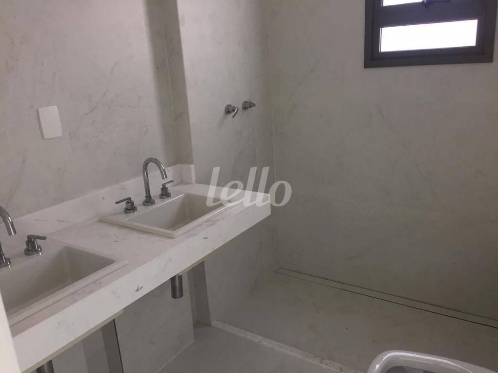 BANHEIRO de Apartamento à venda, Padrão com 192 m², 3 quartos e 4 vagas em Campo Belo - São Paulo